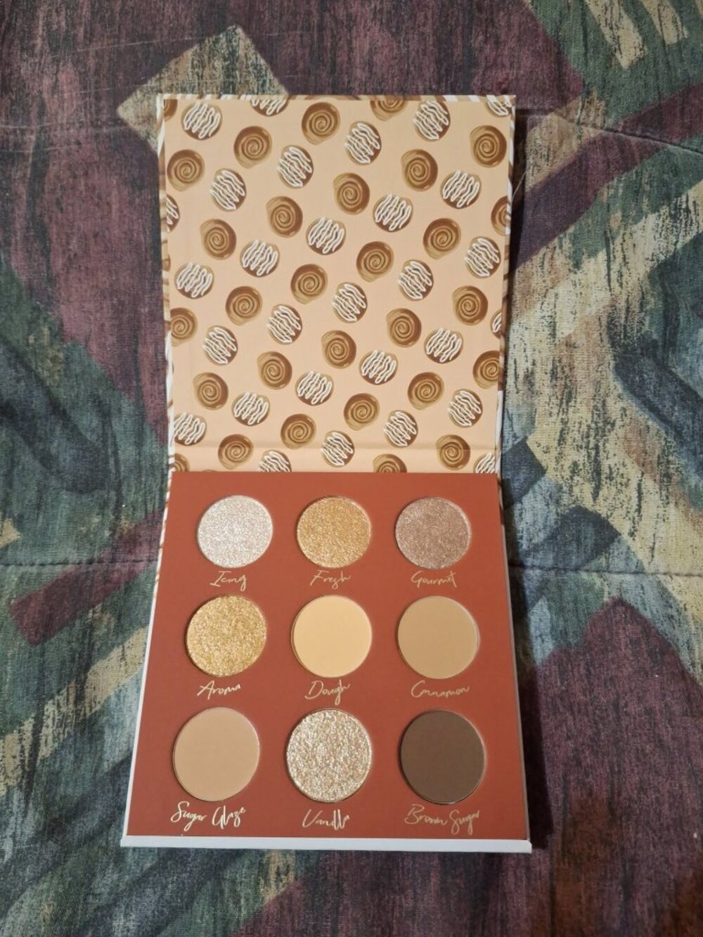Beauty Bakerie “The Chosen Bun” Eyeshadow Palette – Brand New in Box
